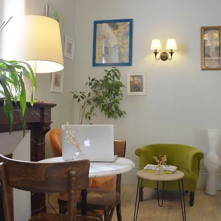 Saint Charles & Coliving Hotell 3*