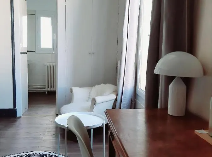 Saint Charles & Coliving Биарриц