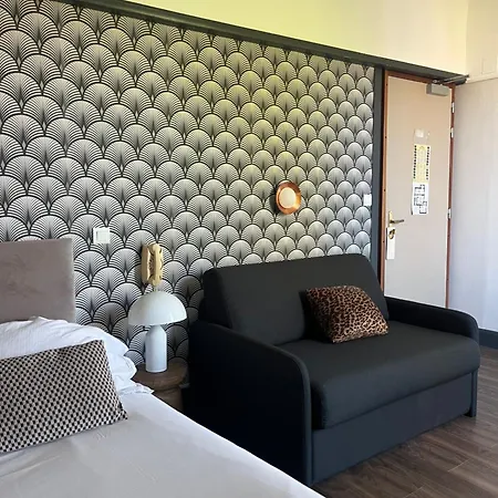 Saint Charles & Coliving Otel