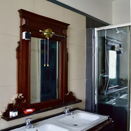 Saint Charles & Coliving Otel 3*