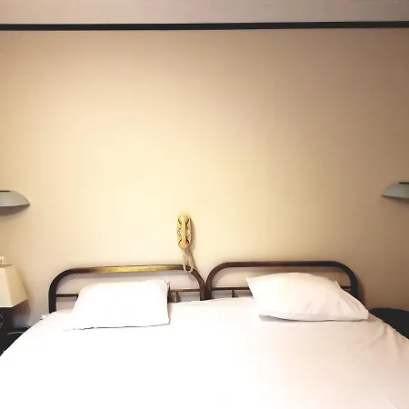 Saint Charles & Coliving Hotel