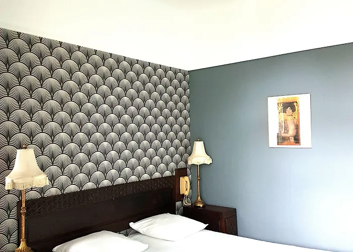 Отель Saint Charles & Coliving 3*