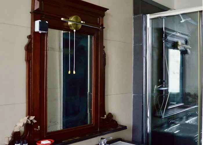 Saint Charles & Coliving Отель 3*