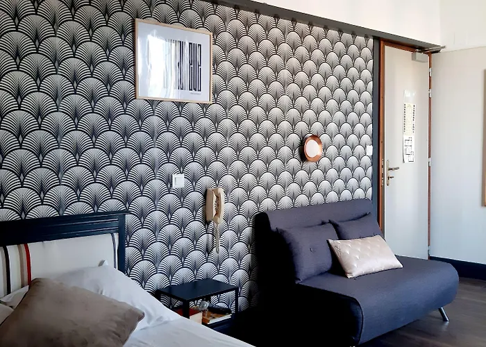 Saint Charles & Coliving Биарриц