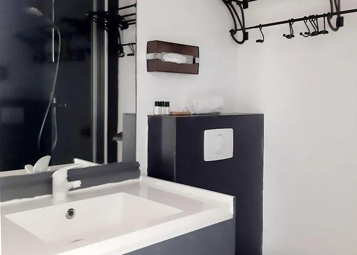 Отель Saint Charles & Coliving Биарриц